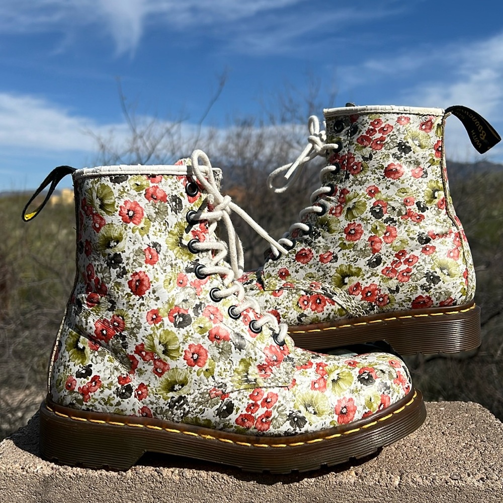 🌺 Dr. Martens Vintage Poppy Floral Boots 🌺
